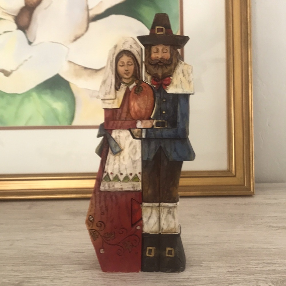 Pilgrim Couple Figurines